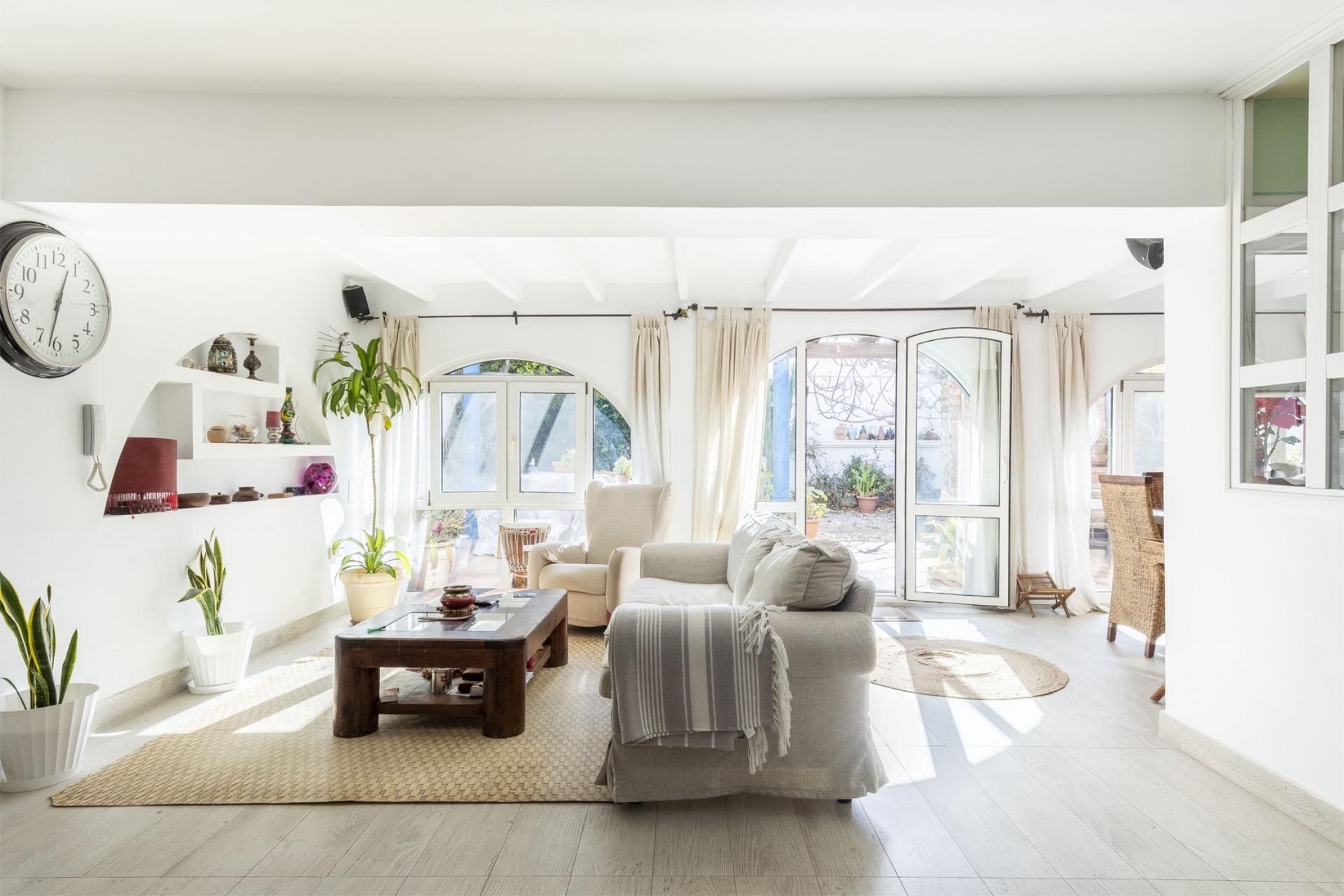 Sala d'estar de Casa o xalet en venda en  Almería Capital amb Aire condicionat, Calefacció i Jardí privat