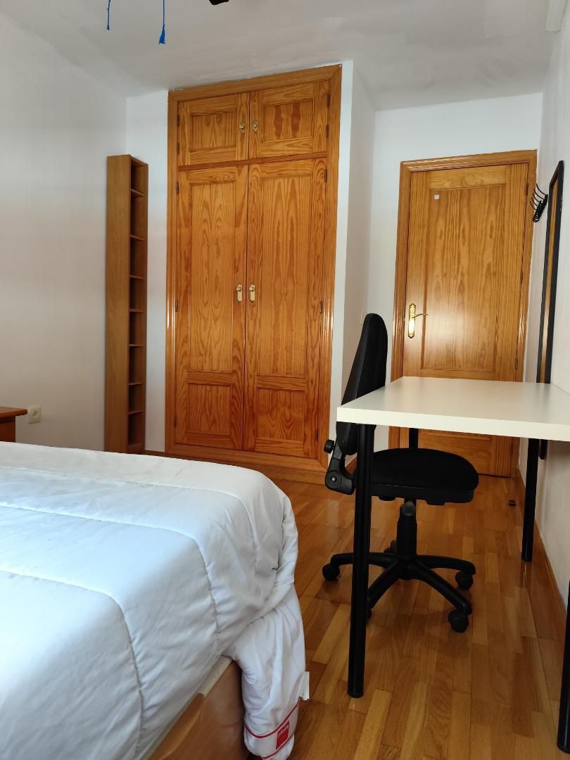 Dormitori de Casa o xalet per a compartir en Alcalá de Henares amb Calefacció, Parquet i Terrassa