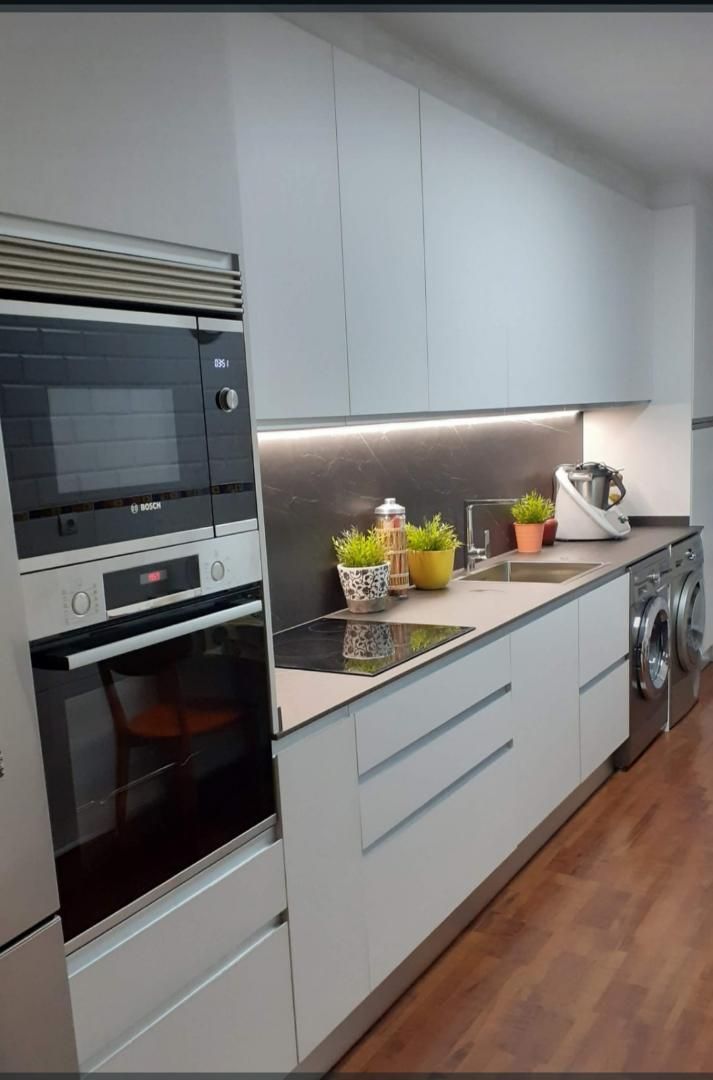 Cuina de Pis en venda en Gijón  amb Calefacció, Jardí privat i Parquet