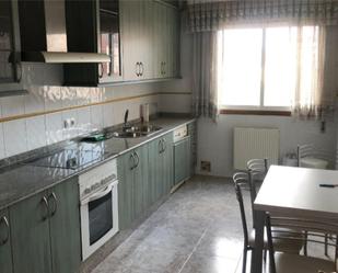 Cuina de Pis de lloguer en Monforte de Lemos amb Calefacció, Parquet i Traster
