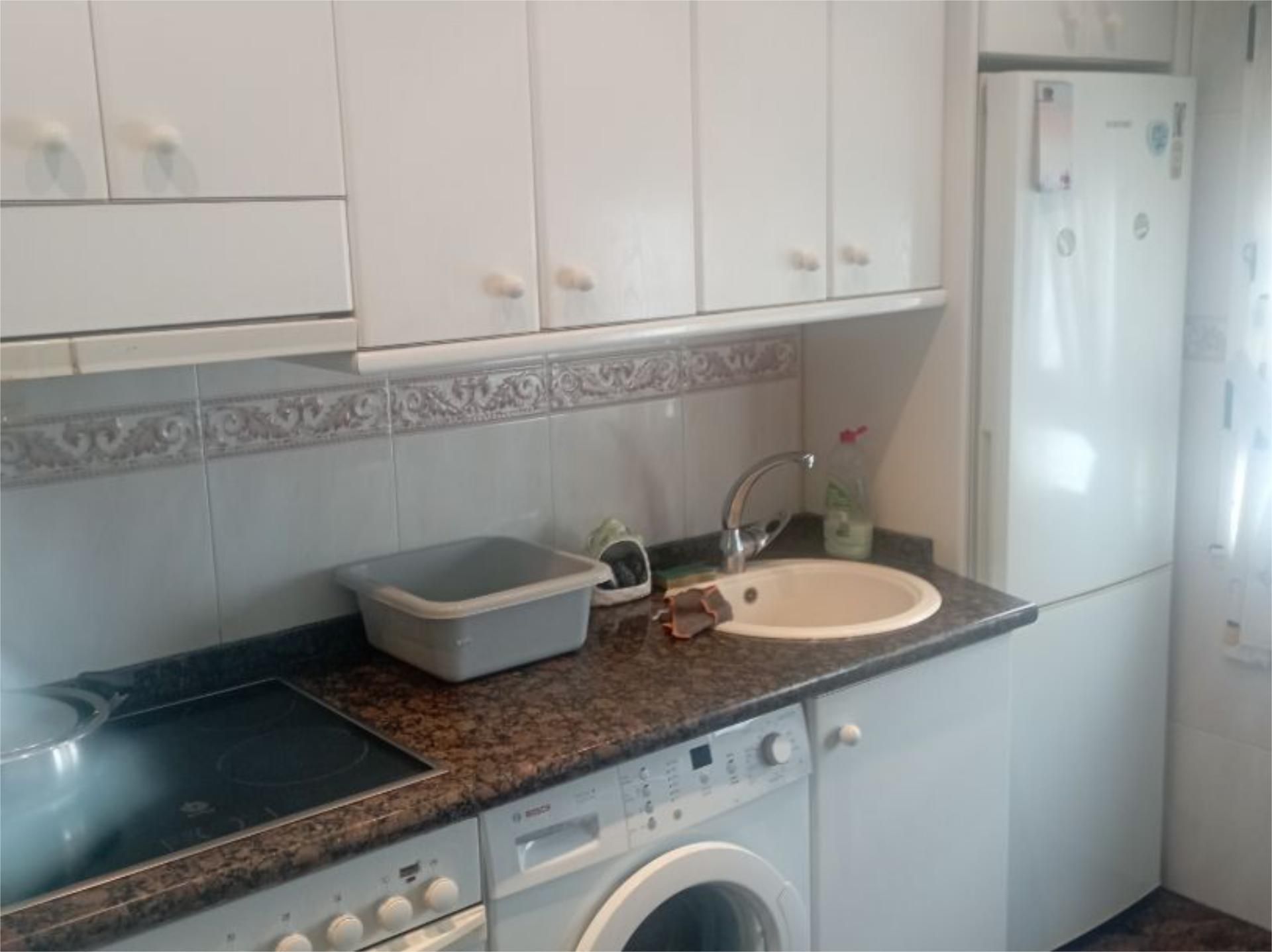 Cocina de Piso en venta en Gijón  con Calefacción, Terraza y Amueblado