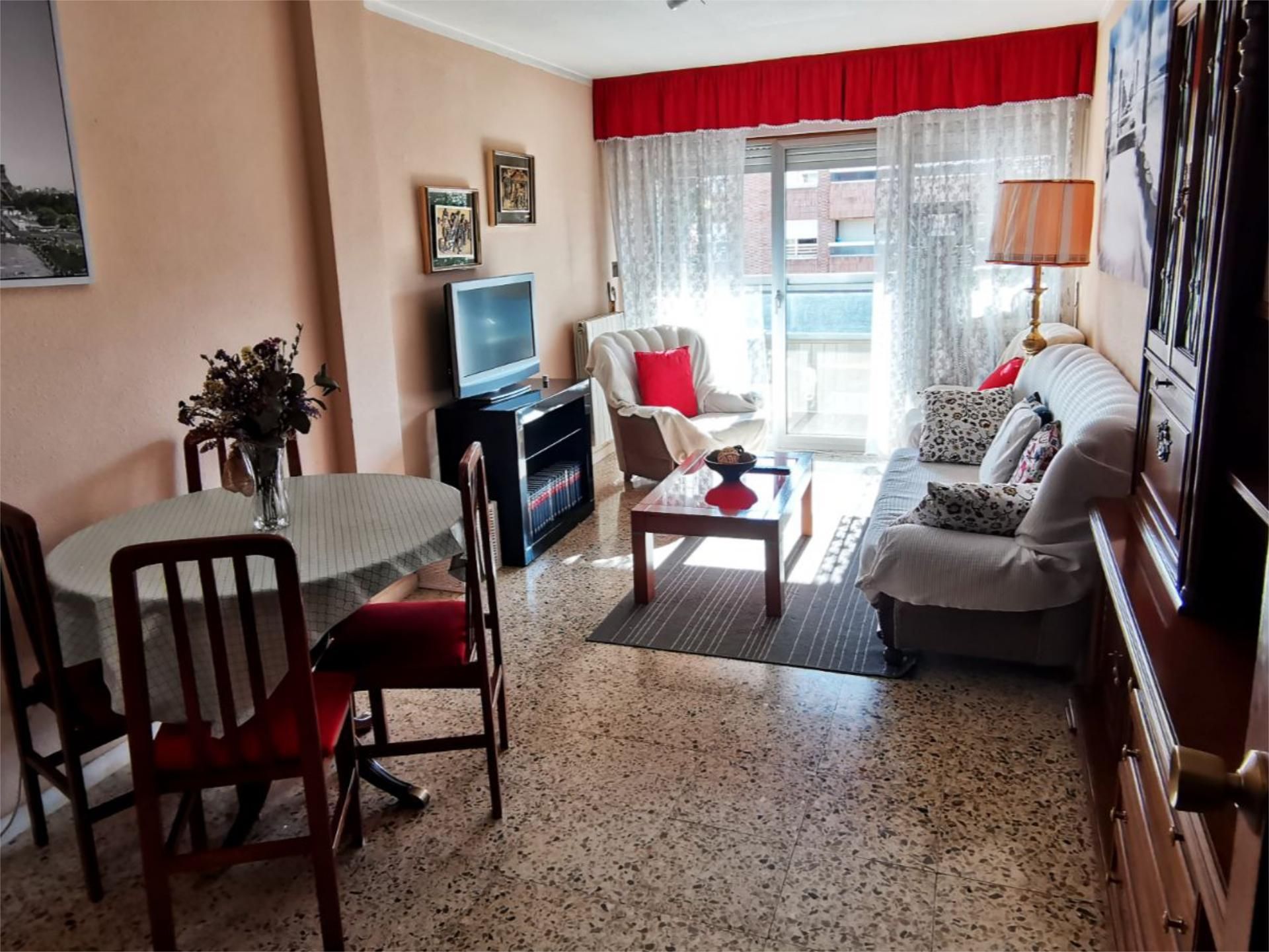 Living room of Flat to rent in Valladolid Capital  with Heating, Swimming Pool and Furnished