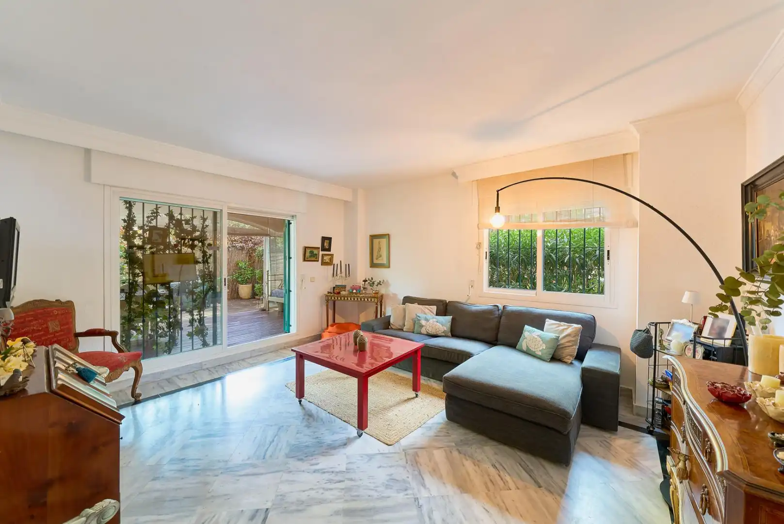 Living room of Flat for sale in Marbella  with Terrace and Swimming Pool