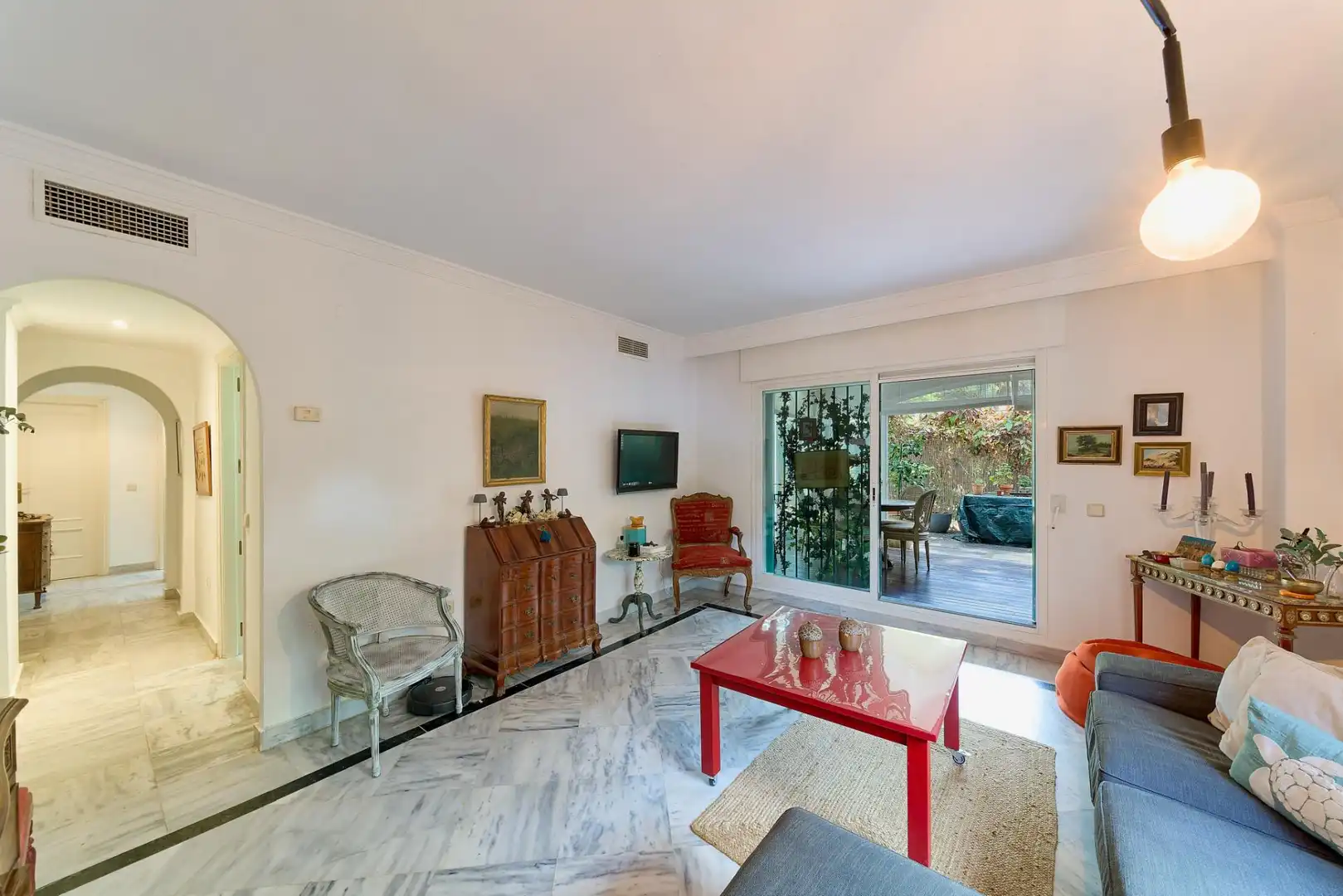 Living room of Flat for sale in Marbella  with Terrace and Swimming Pool