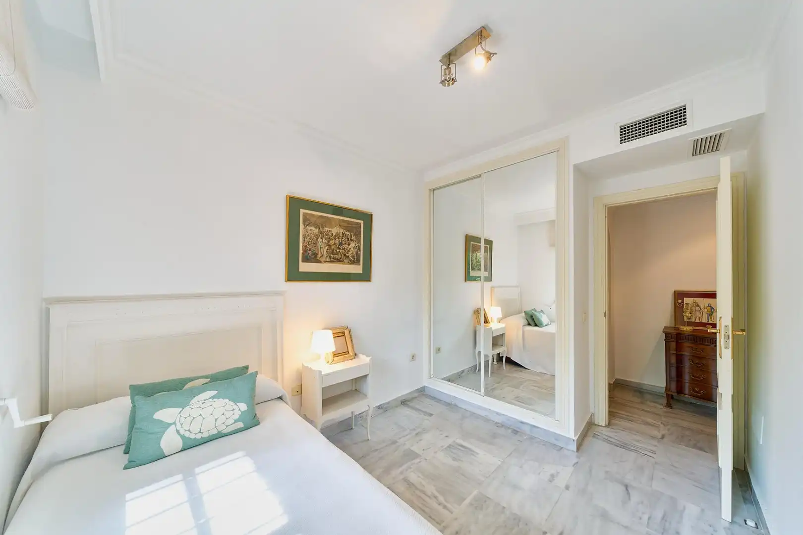 Bedroom of Flat for sale in Marbella  with Terrace and Swimming Pool