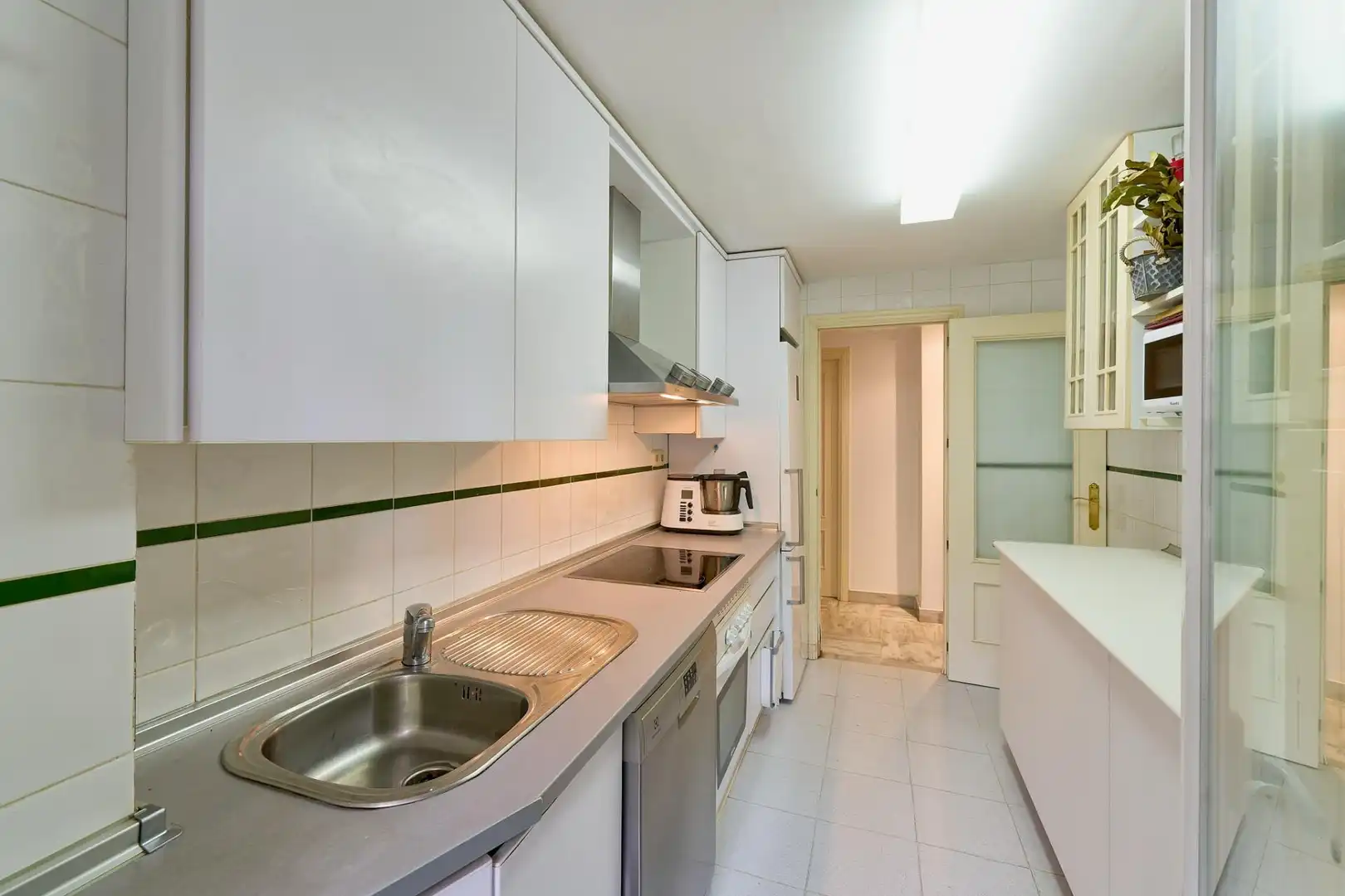 Kitchen of Flat for sale in Marbella  with Terrace and Swimming Pool