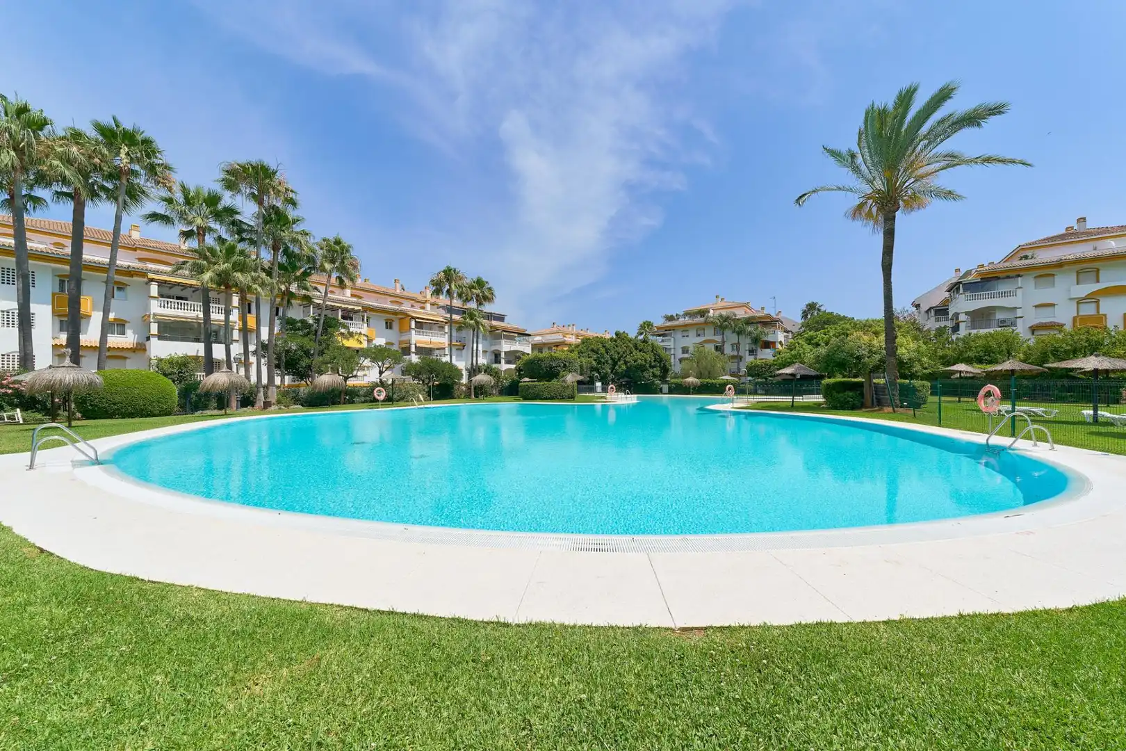 Swimming pool of Flat for sale in Marbella  with Terrace and Swimming Pool