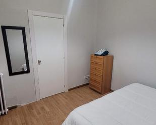 Dormitori de Casa o xalet per a compartir en  Madrid Capital amb Jardí privat, Moblat i Forn