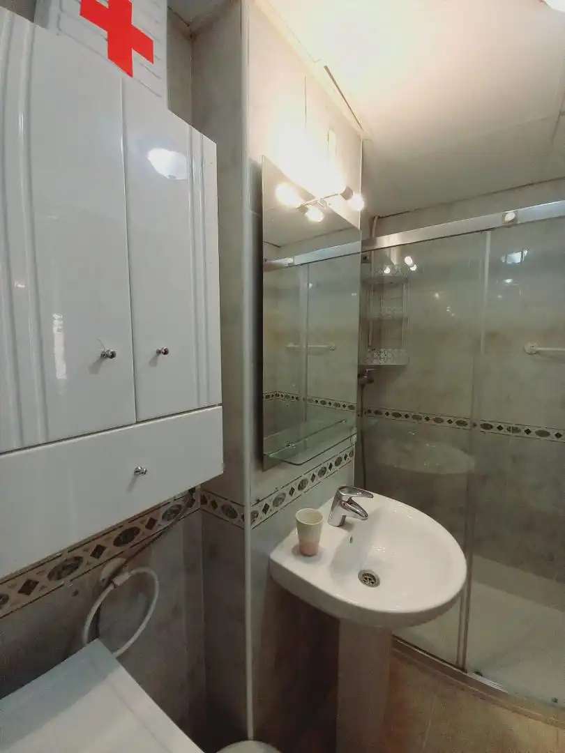 Flat for rent in Calle Oviedo, 29, Puerto Deportivo Bathroom of Flat for rent in Fuengirola with Air Conditioner, Heating and Terrace