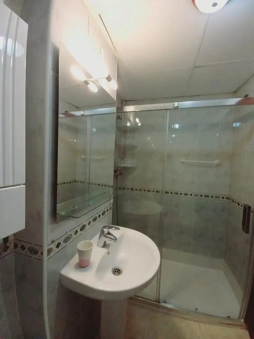 Flat for rent in Calle Oviedo, 29, Puerto Deportivo Bathroom of Flat for rent in Fuengirola with Air Conditioner, Heating and Terrace