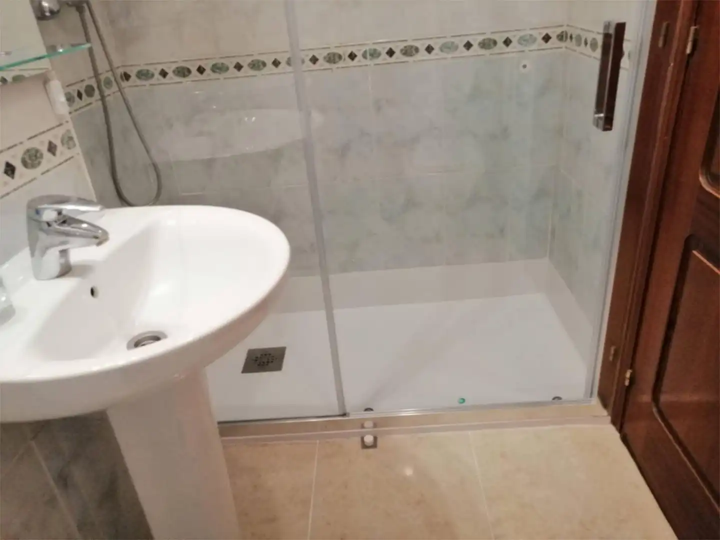 Flat for rent in Calle Oviedo, 29, Puerto Deportivo Bathroom of Flat for rent in Fuengirola with Air Conditioner, Heating and Terrace