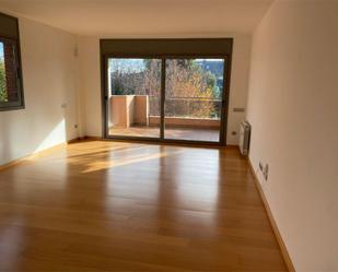 Living room of Flat to rent in Sant Cugat del Vallès  with Air Conditioner, Heating and Parquet flooring