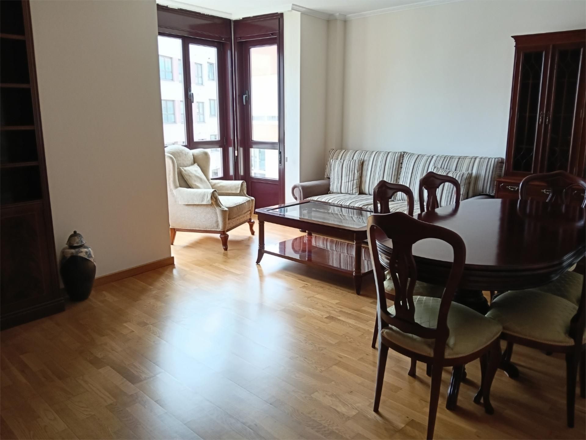 Sala d'estar de Pis de lloguer en A Coruña Capital  amb Calefacció, Parquet i Moblat