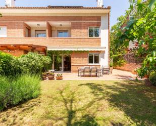 Jardí de Casa adosada en venda en Cerdanyola del Vallès amb Aire condicionat, Terrassa i Piscina