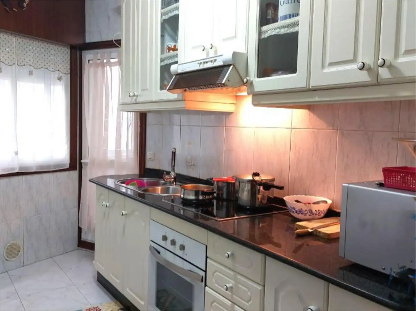 Piso en venta en Avenida Rosalía de Castro, 185, O Carril Cocina de Piso en venta en Vilagarcía de Arousa con Calefacción, Parquet y Trastero