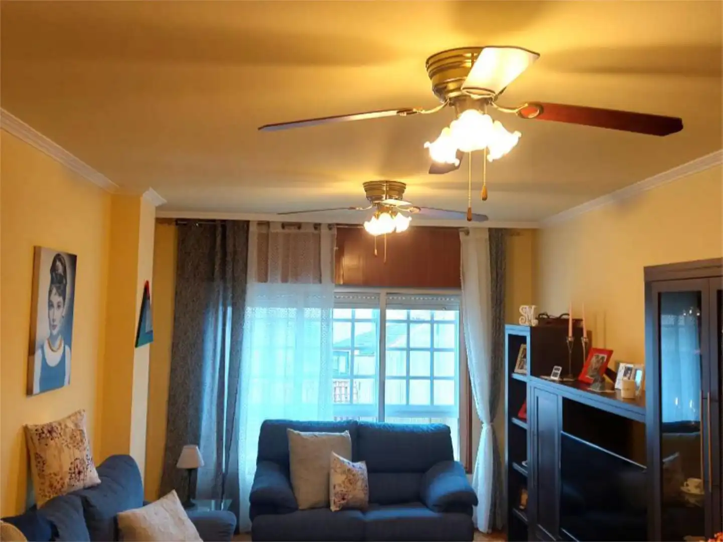 Piso en venta en Avenida Rosalía de Castro, 185, O Carril Sala de estar de Piso en venta en Vilagarcía de Arousa con Calefacción, Parquet y Trastero