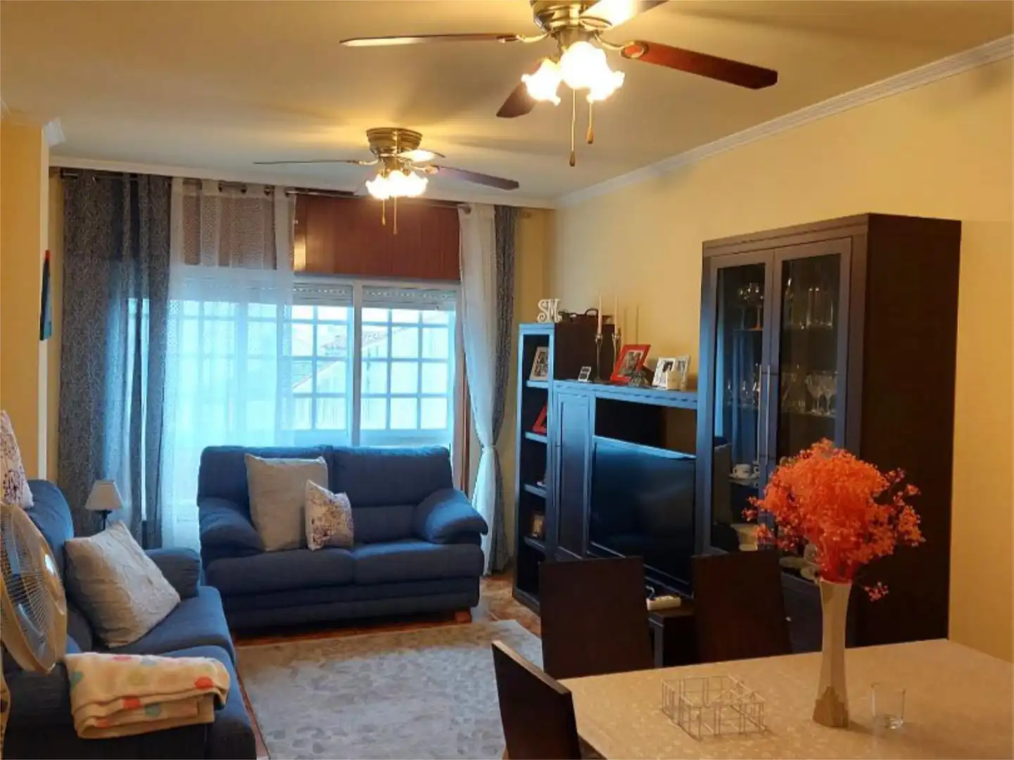 Piso en venta en Avenida Rosalía de Castro, 185, O Carril Sala de estar de Piso en venta en Vilagarcía de Arousa con Calefacción, Parquet y Trastero