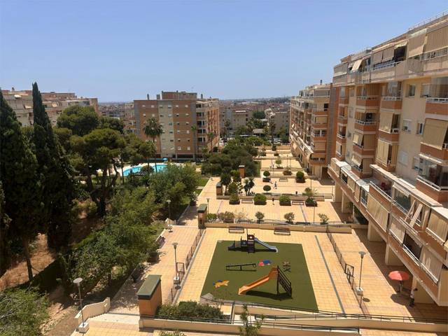 Piso en Alquiler en Avenida del Editor Ángel Caffarena, 29 en El Cónsul - Ciudad Universitaria - El Romeral