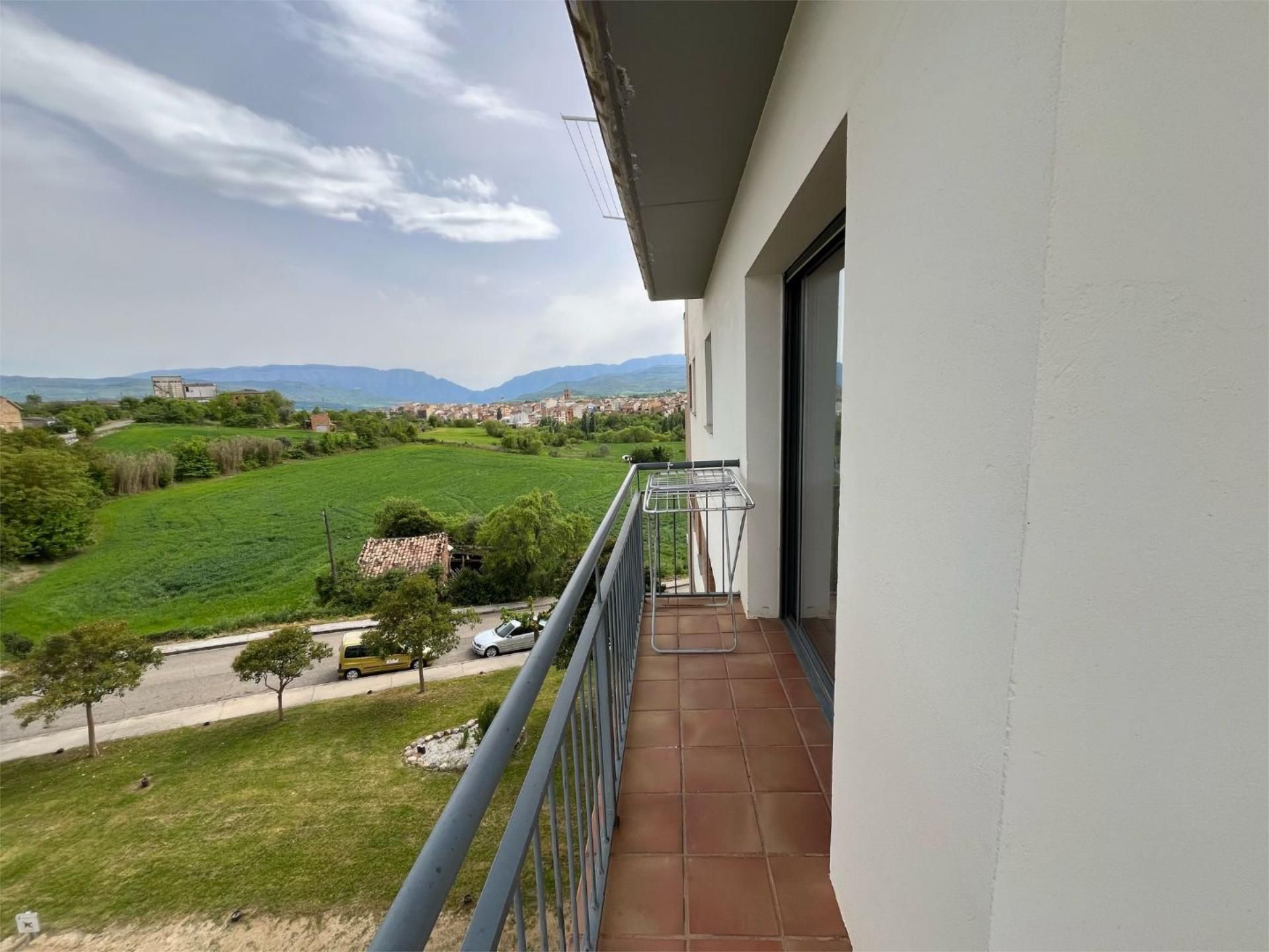 Terrassa de Pis de lloguer en Tremp amb Calefacció, Parquet i Moblat