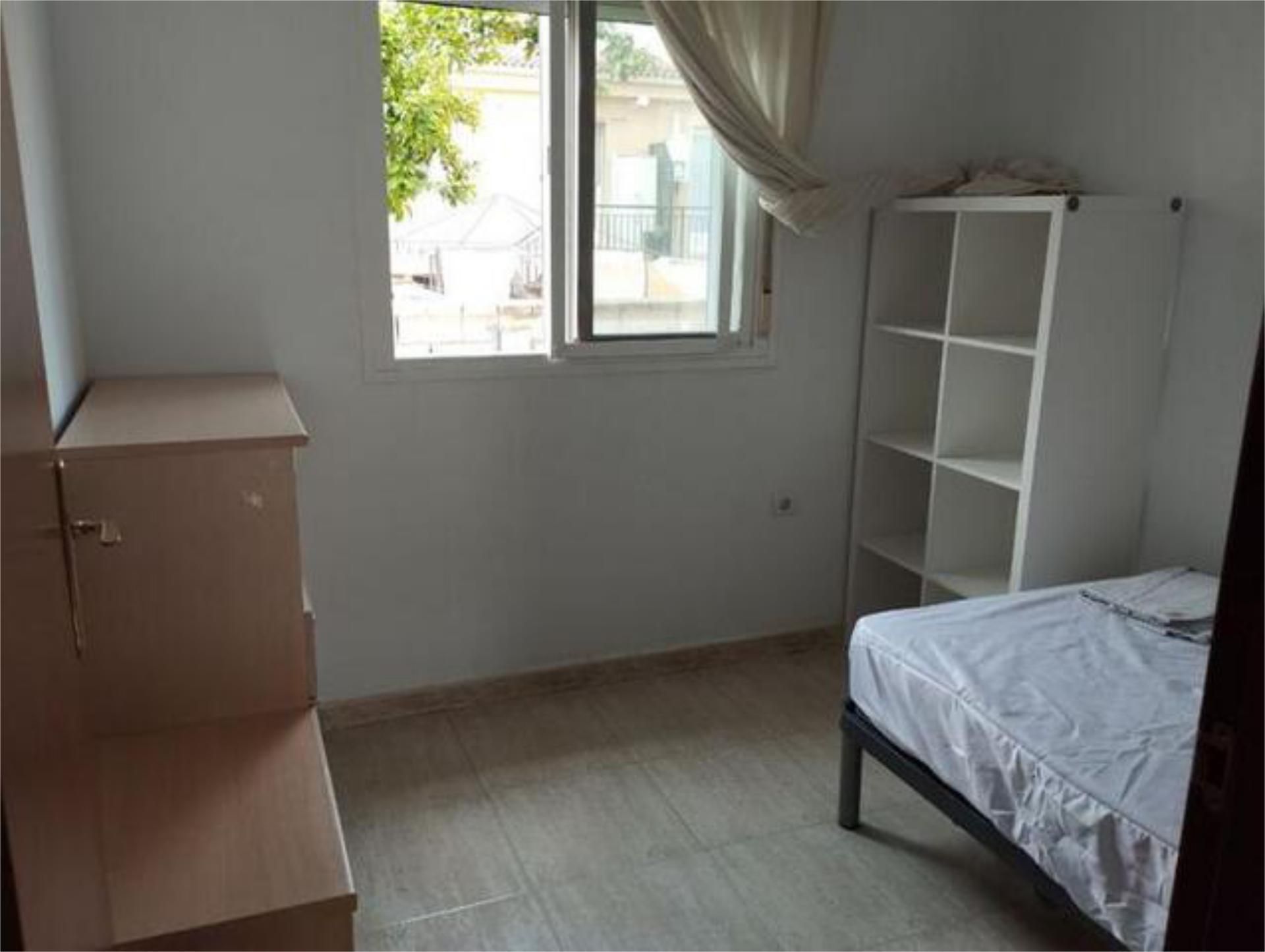 Dormitori de Casa adosada per a compartir en Cáceres Capital amb Calefacció, Terrassa i Moblat