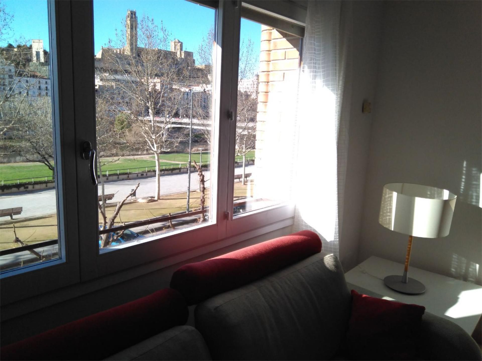Dormitori de Apartament de lloguer en  Lleida Capital amb Calefacció, Moblat i Aparcament comunitari