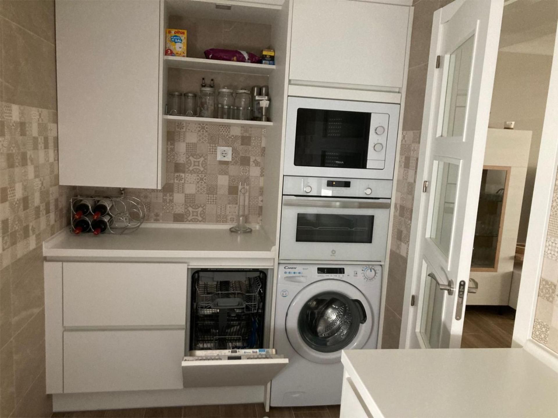 Cuina de Pis de lloguer en Candeleda amb Aire condicionat, Calefacció i Moblat