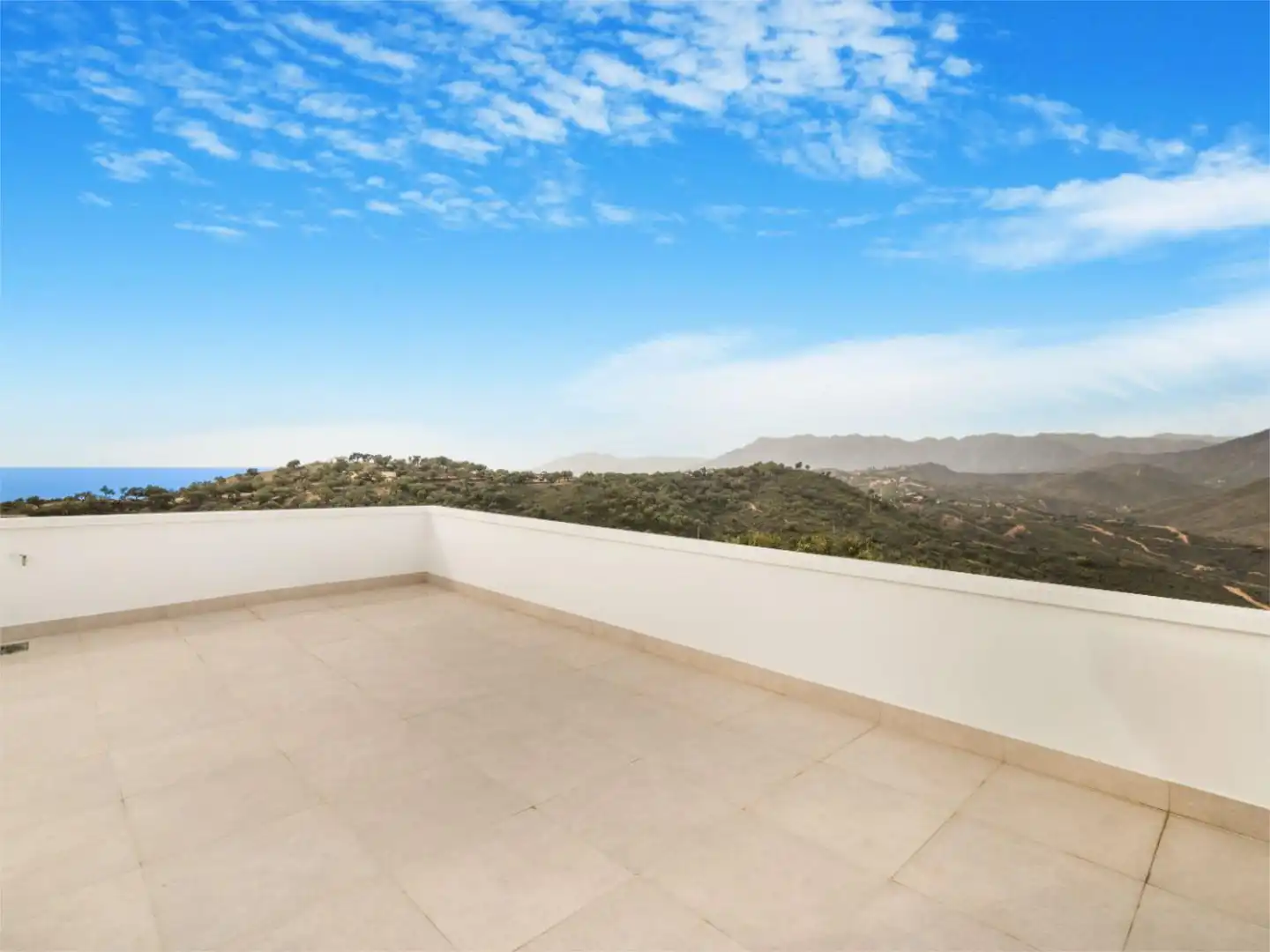 Terraza de Piso en venta en Ojén con Aire acondicionado, Calefacción y Jardín privado