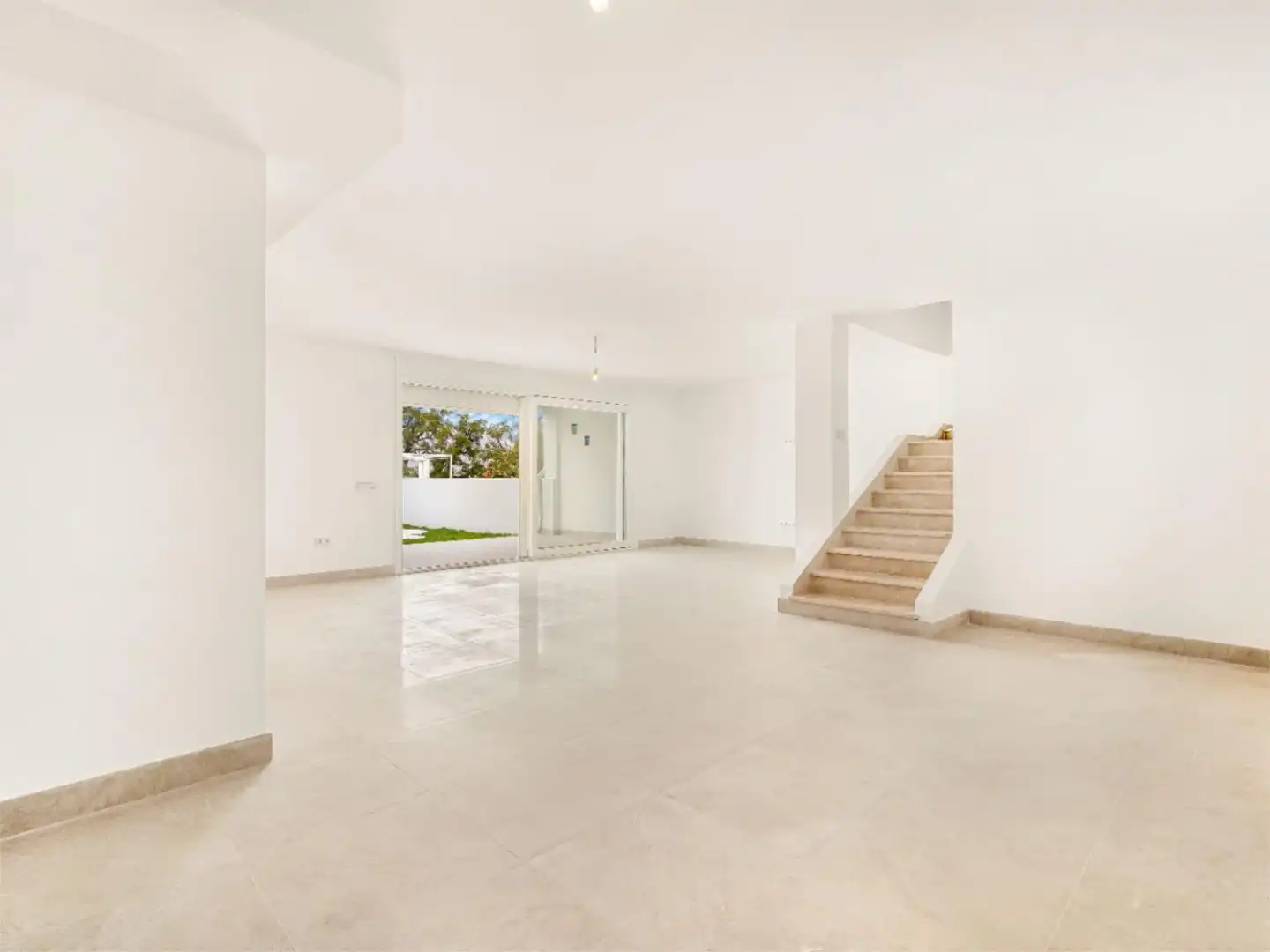 Piso en venta en Ojén con Aire acondicionado, Calefacción y Jardín privado