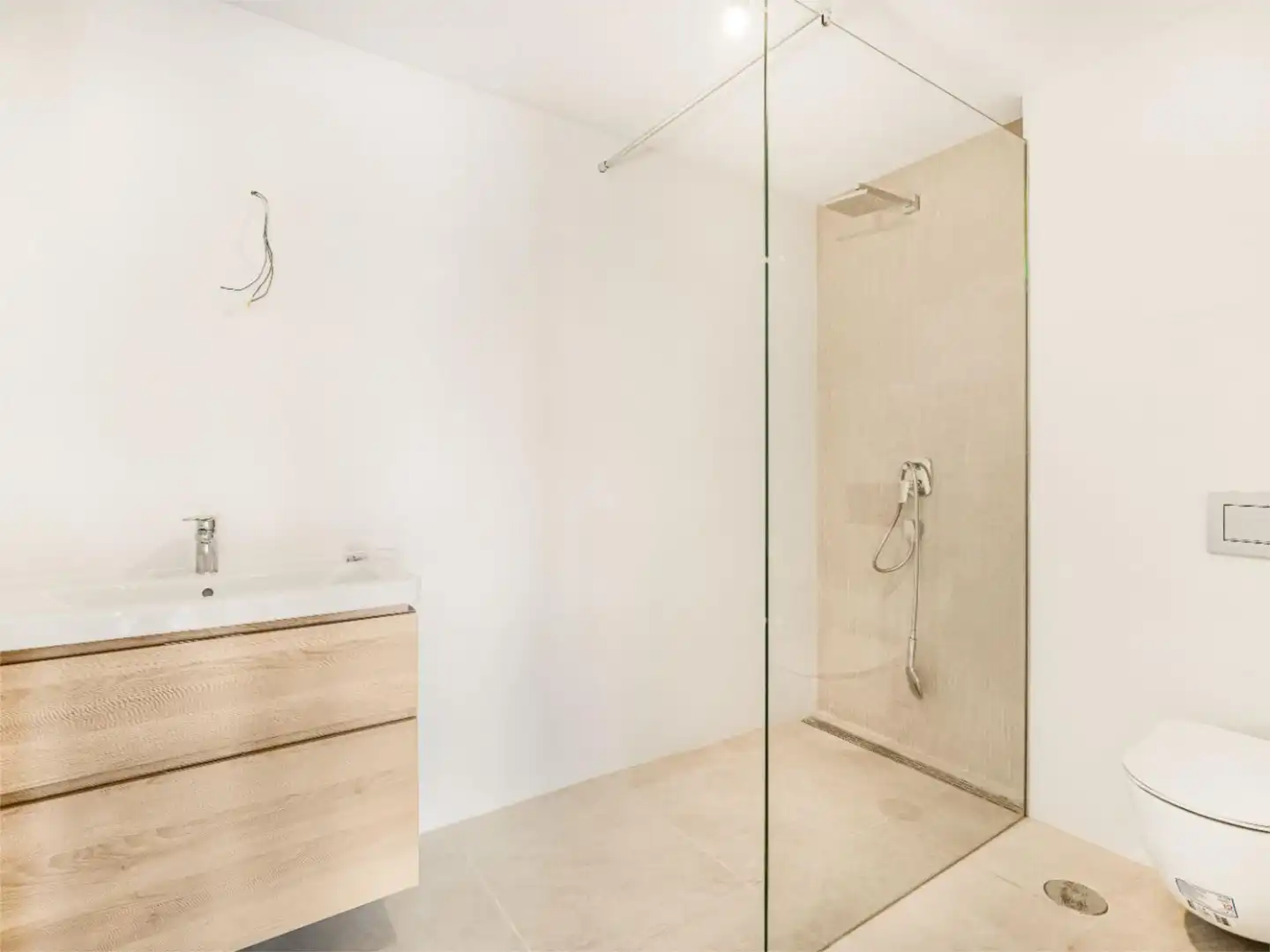 Baño de Piso en venta en Ojén con Aire acondicionado, Calefacción y Jardín privado
