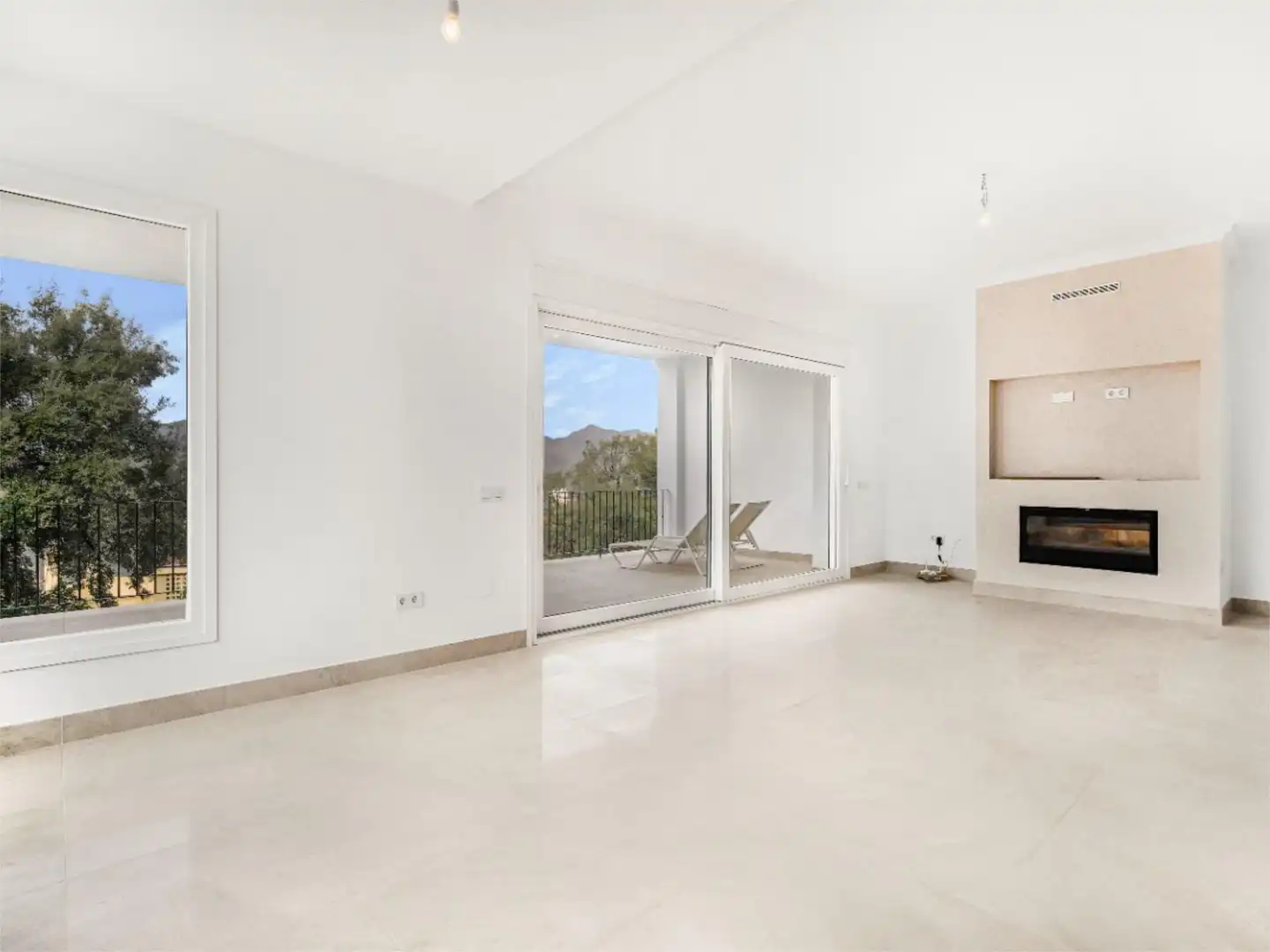 Sala de estar de Piso en venta en Ojén con Aire acondicionado, Calefacción y Jardín privado