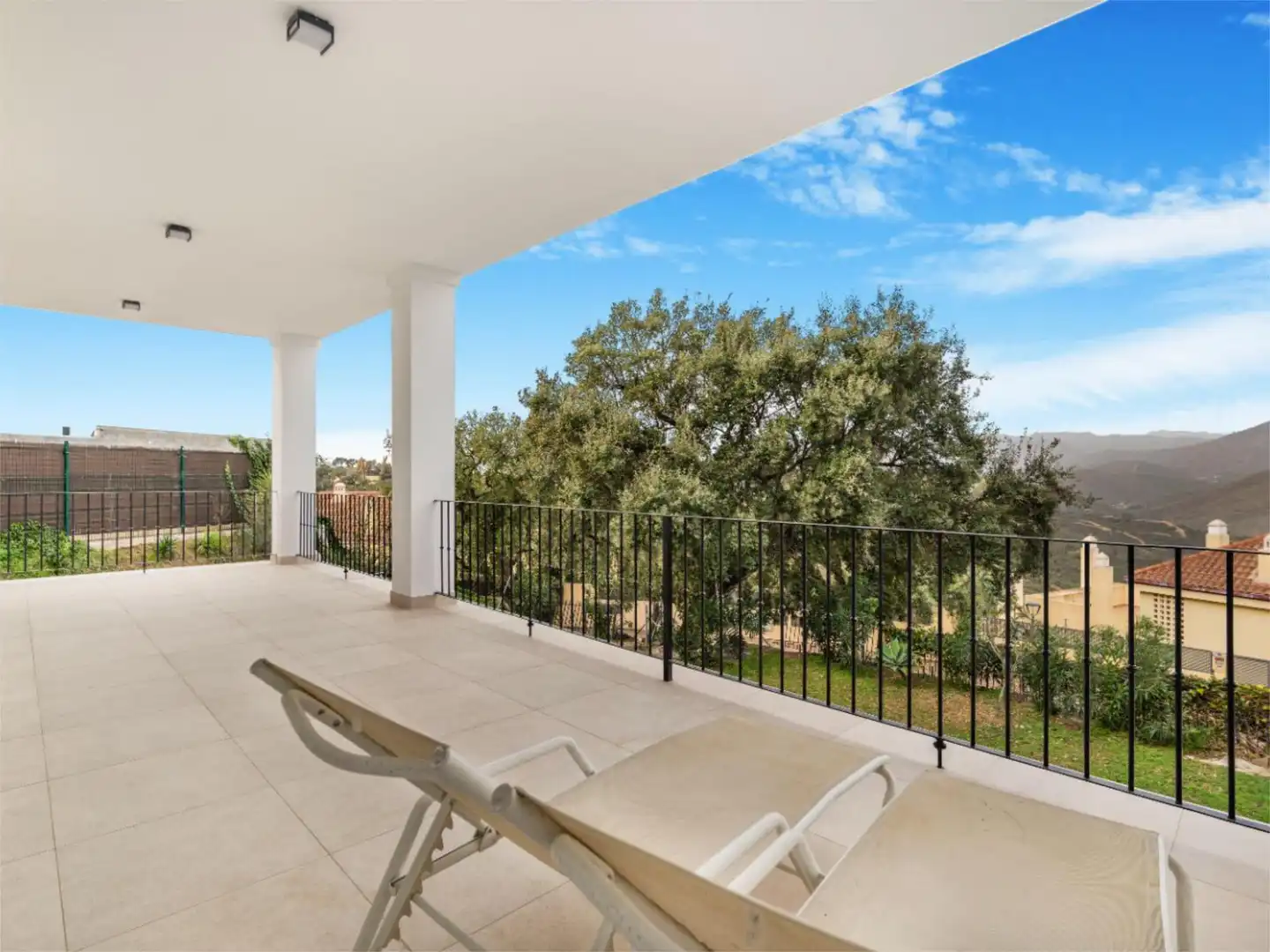 Terraza de Piso en venta en Ojén con Aire acondicionado, Calefacción y Jardín privado