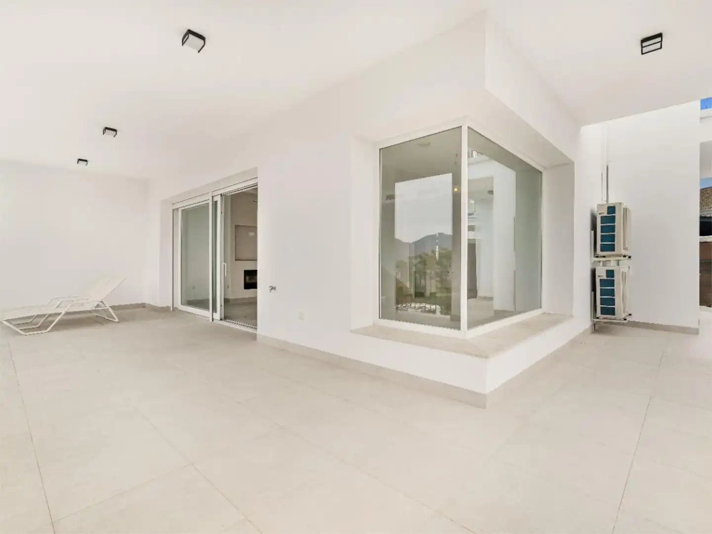 Terraza de Piso en venta en Ojén con Aire acondicionado, Calefacción y Jardín privado
