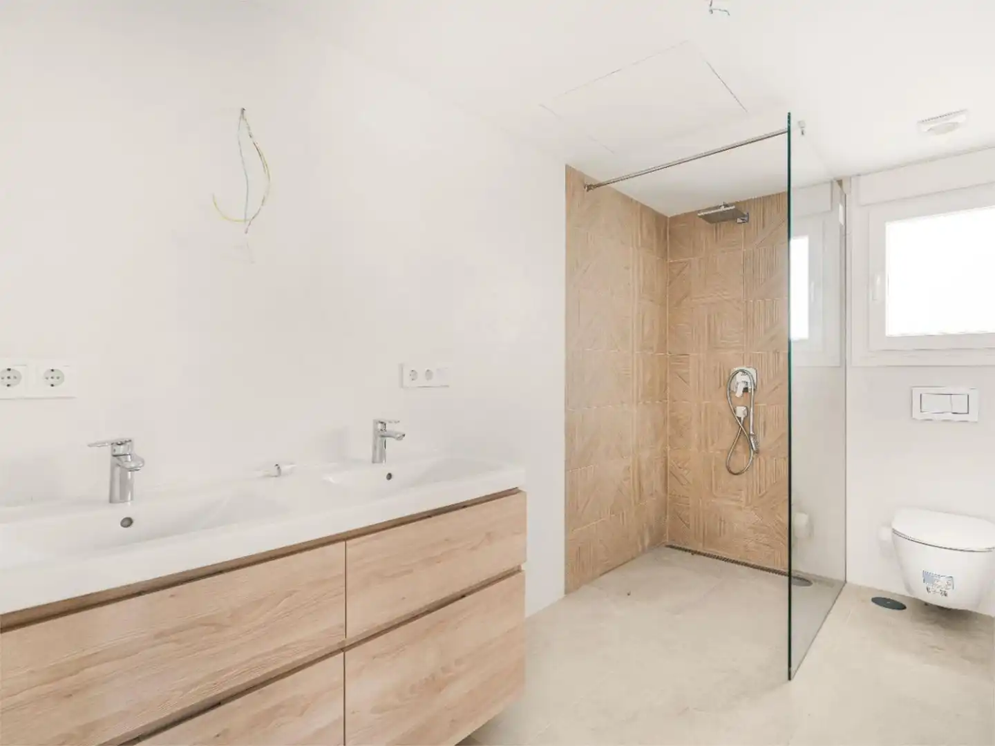 Baño de Piso en venta en Ojén con Aire acondicionado, Calefacción y Jardín privado