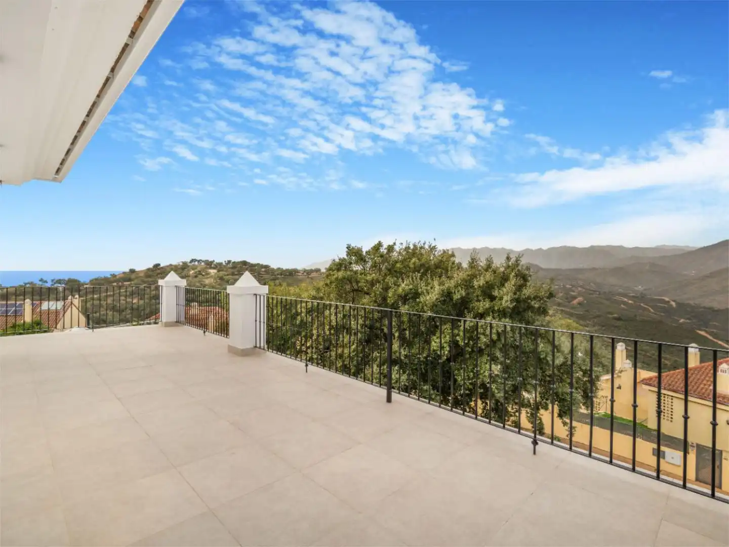 Terraza de Piso en venta en Ojén con Aire acondicionado, Calefacción y Jardín privado
