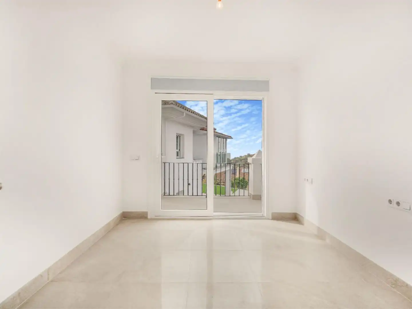 Habitación de Piso en venta en Ojén con Aire acondicionado, Calefacción y Jardín privado