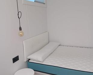 Bedroom of Flat to rent in Santiago de Compostela   with Air Conditioner, Heating and Parquet flooring