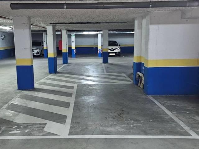 Garaje en Venta en Avenida de los Derechos Humanos, 84 en Universidad