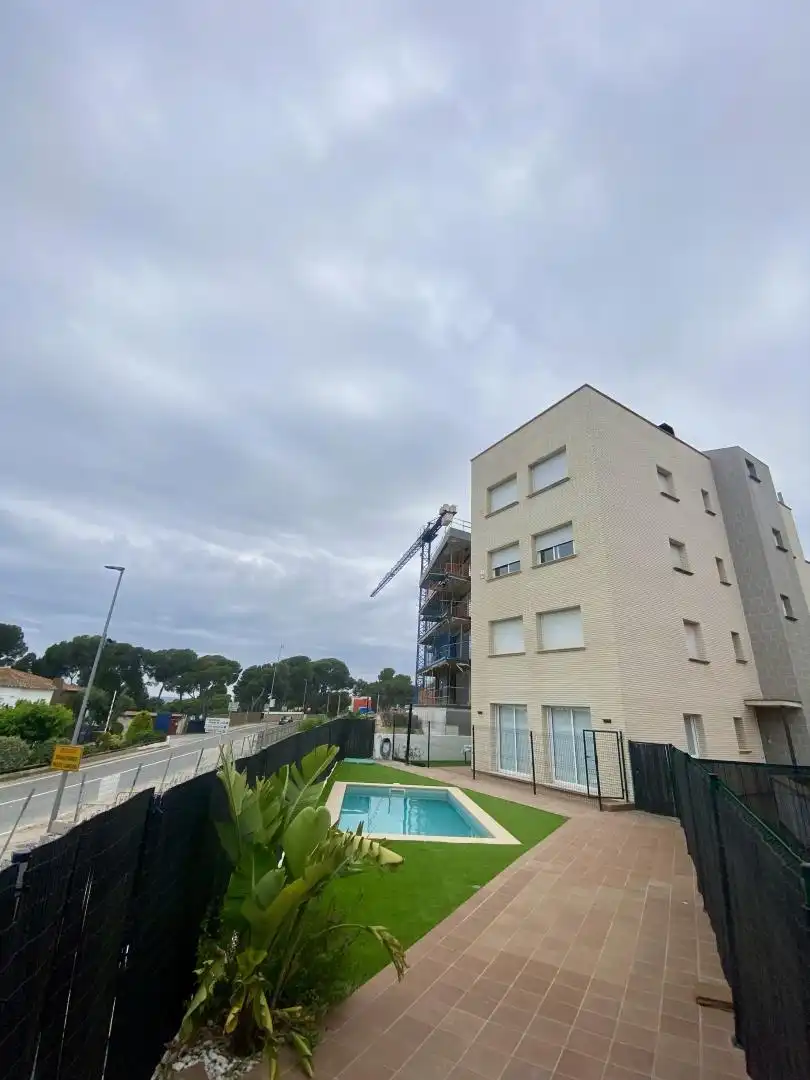 Pis en venda a Avinguda Andorra, 29, Torre Valentina - Mas Vilar de La Mutxada - Treumal Vista exterior de Pis en venda en Calonge i Sant Antoni amb Aire condicionat, Terrassa i Piscina