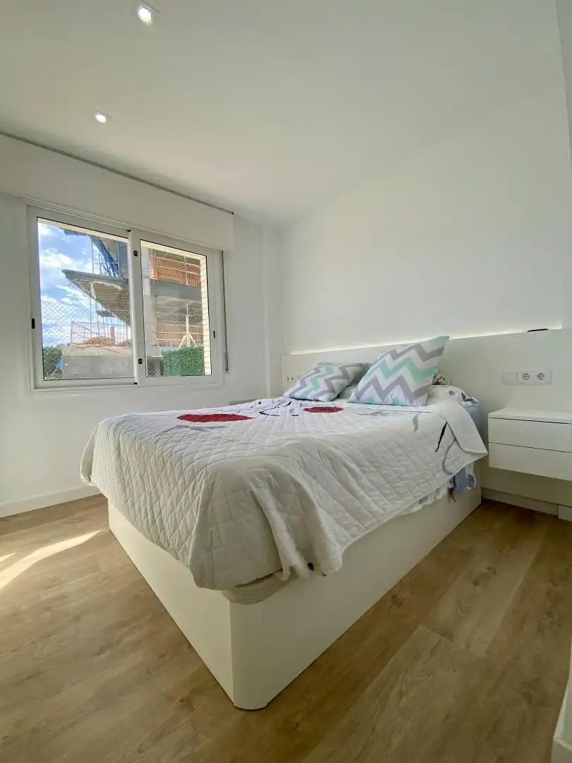 Pis en venda a Avinguda Andorra, 29, Torre Valentina - Mas Vilar de La Mutxada - Treumal Dormitori de Pis en venda en Calonge i Sant Antoni amb Aire condicionat, Terrassa i Piscina