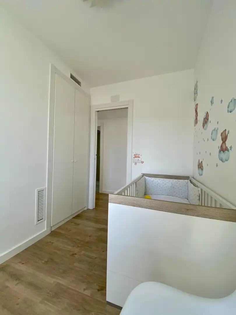 Pis en venda a Avinguda Andorra, 29, Torre Valentina - Mas Vilar de La Mutxada - Treumal Dormitori de Pis en venda en Calonge i Sant Antoni amb Aire condicionat, Terrassa i Piscina