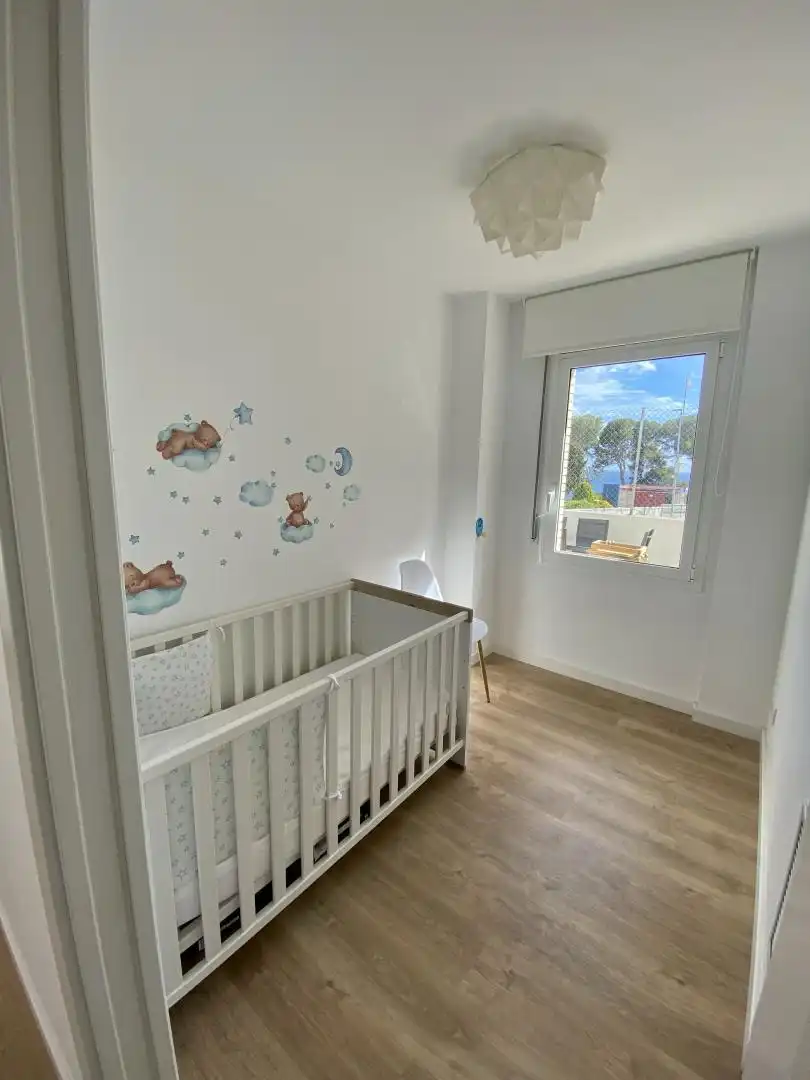 Pis en venda a Avinguda Andorra, 29, Torre Valentina - Mas Vilar de La Mutxada - Treumal Dormitori de Pis en venda en Calonge i Sant Antoni amb Aire condicionat, Terrassa i Piscina