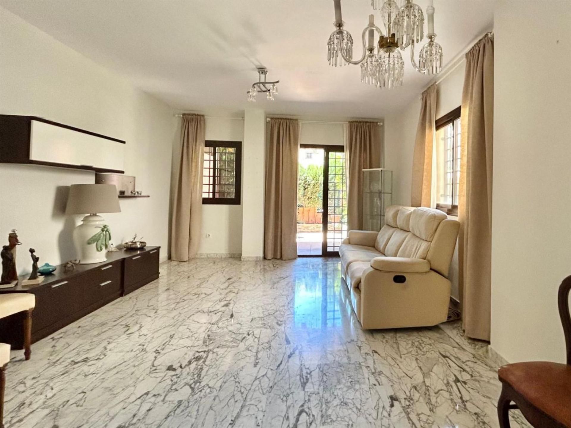 Living room of Flat for sale in Vélez-Málaga  with Air Conditioner, Terrace and Balcony