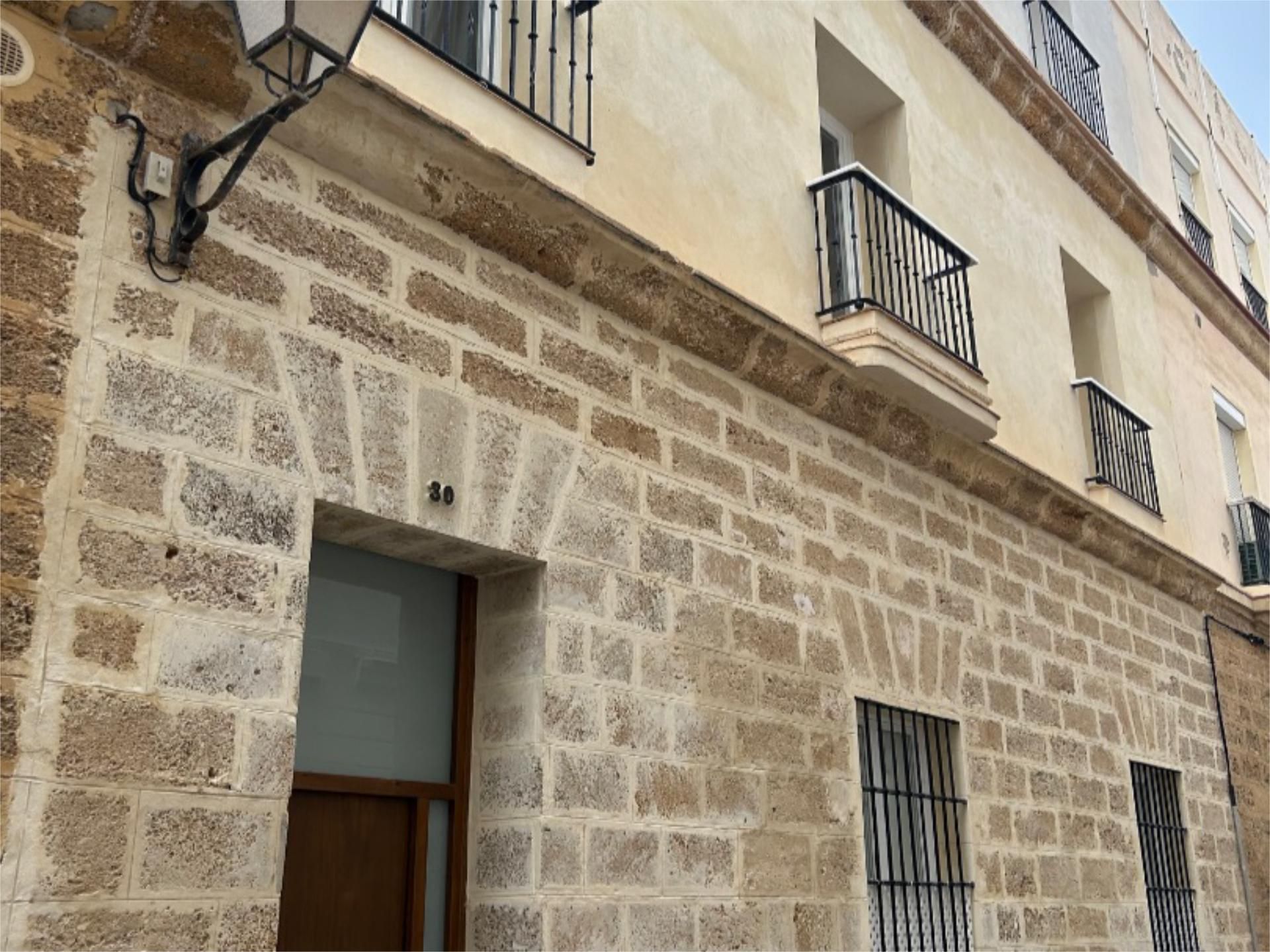 Exterior view of Apartment to rent in  Cádiz Capital  with Storage room and Furnished