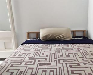 Dormitori de Apartament per a compartir en  Barcelona Capital amb Moblat