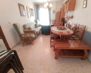 Sala d'estar de Pis de lloguer en Chipiona amb Aire condicionat, Moblat i Aparcament comunitari