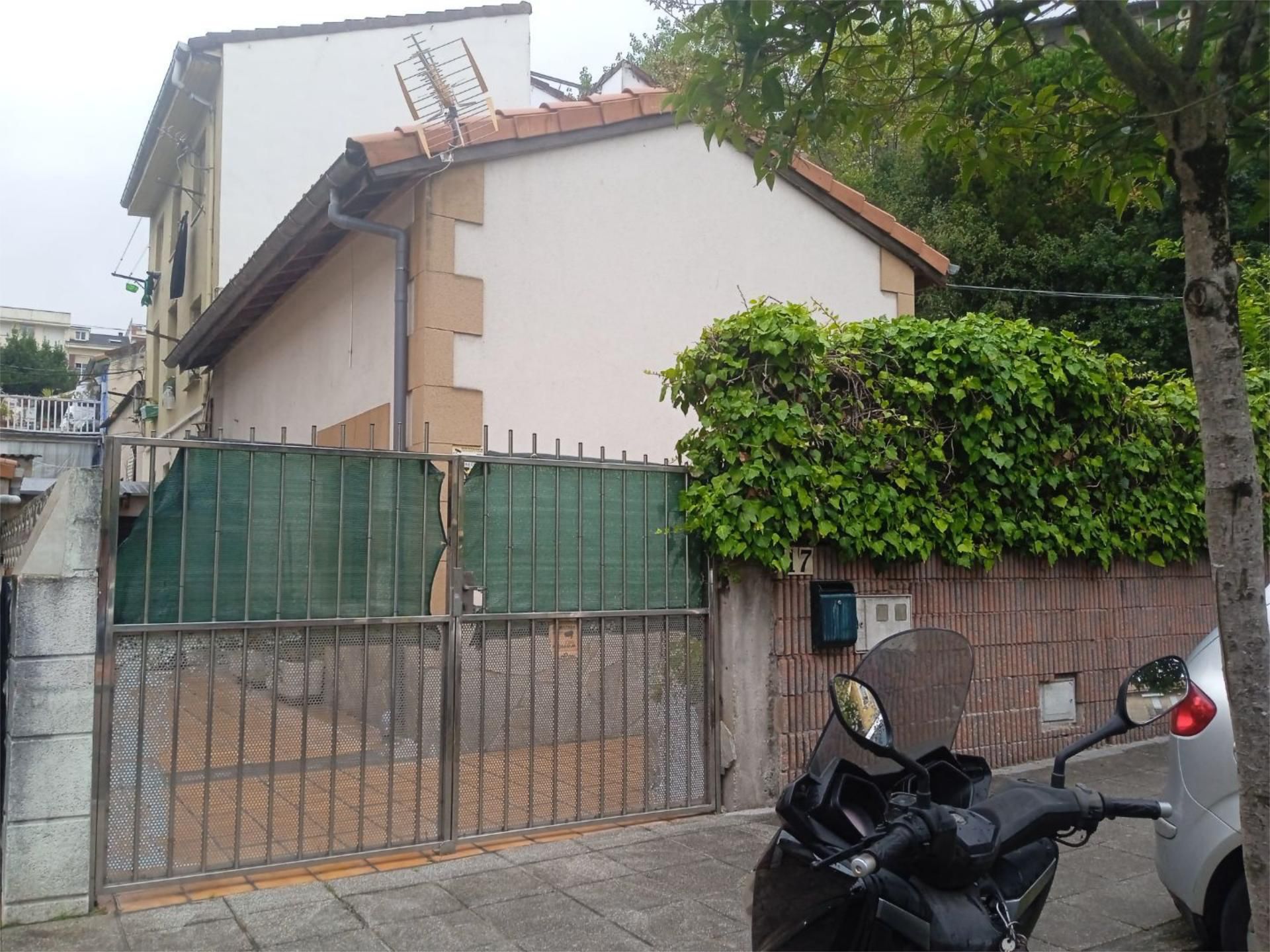 Vista exterior de Casa adosada de lloguer en Santander amb Terrassa i Balcó