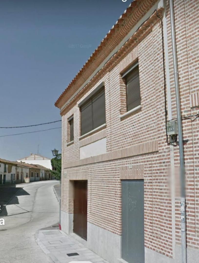 Exterior view of Single-family semi-detached for sale in Madrigal de las Altas Torres  with Heating