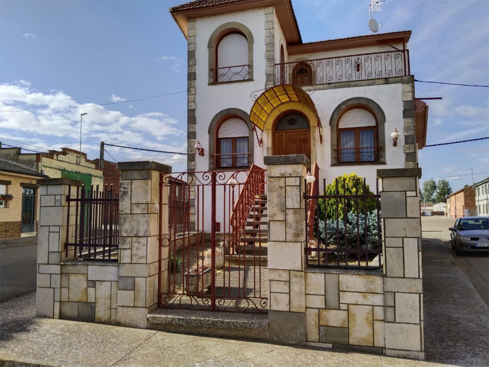 Exterior view of House or chalet for sale in Cabreros del Río  with Heating, Private garden and Terrace