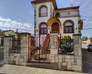 Vista exterior de Casa o xalet en venda en Cabreros del Río amb Terrassa i Balcó