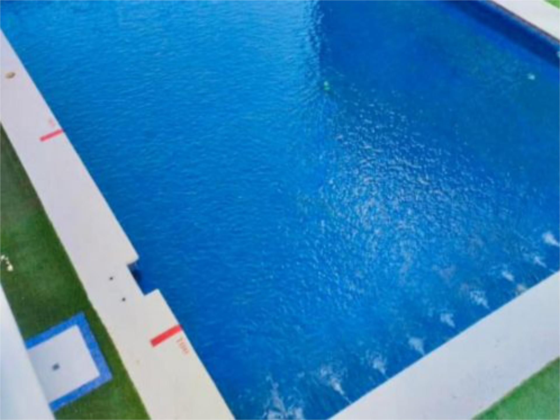 Piscina de Apartament de lloguer en Roquetas de Mar amb Aire condicionat, Calefacció i Jardí privat